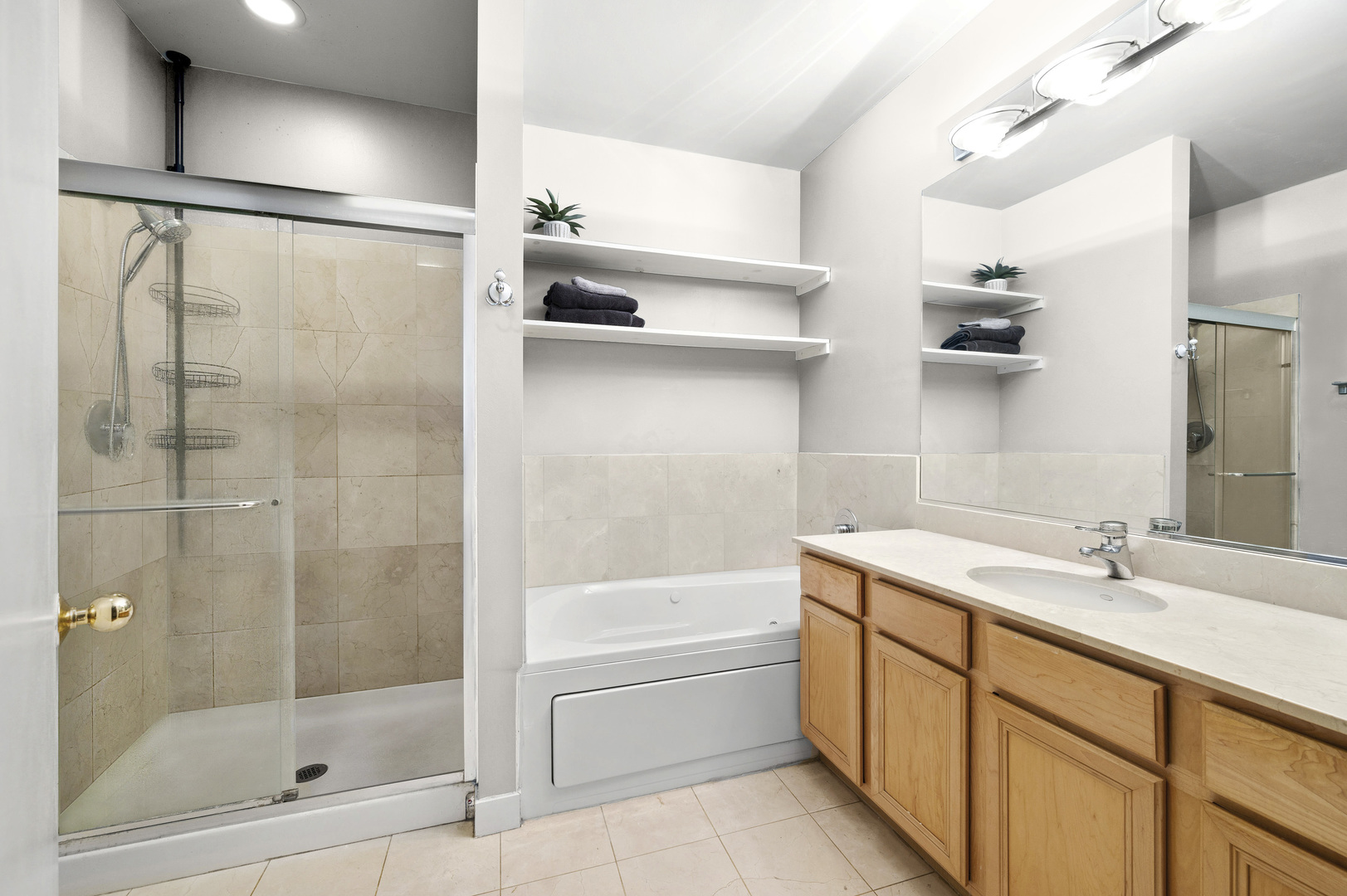 847 W Monroe Street Unit: 2B