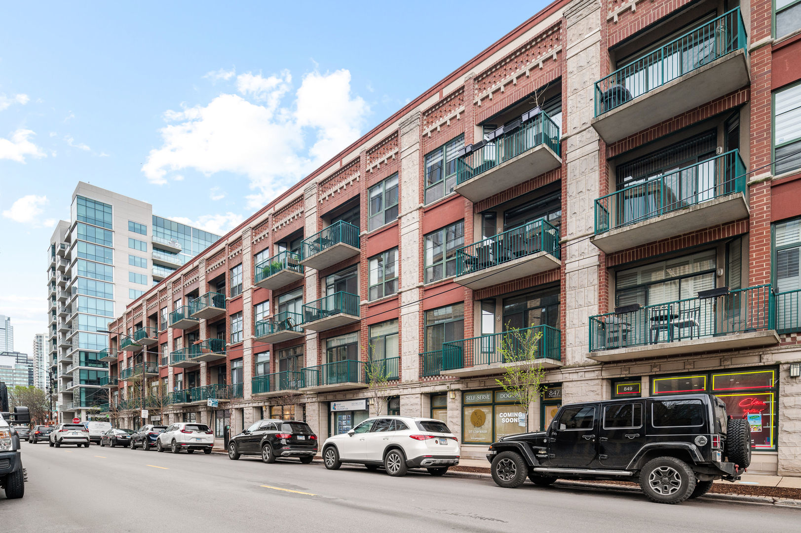 847 W Monroe Street Unit: 2B