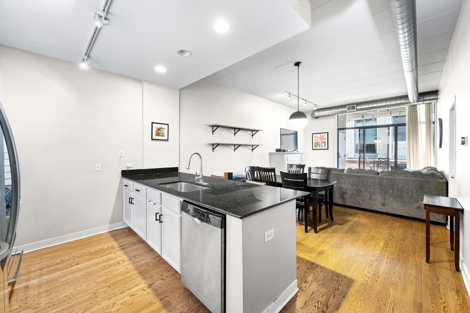 847 W Monroe Street Unit: 2B