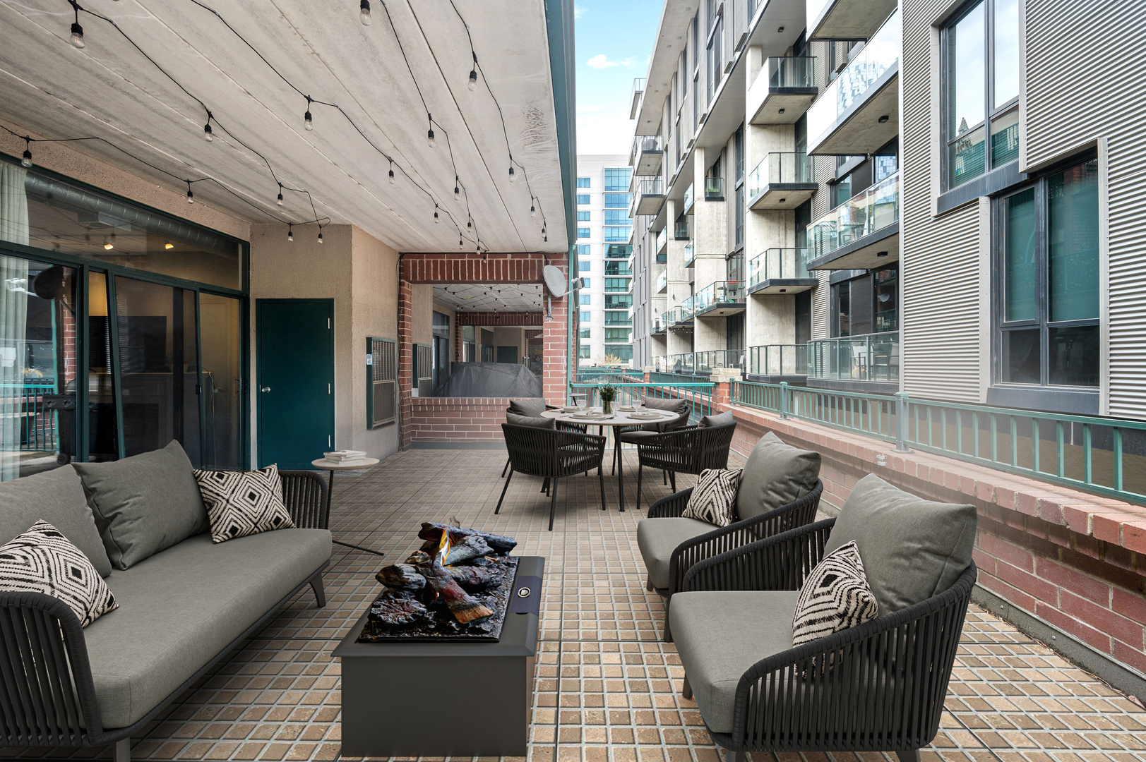 847 W Monroe Street Unit: 2B