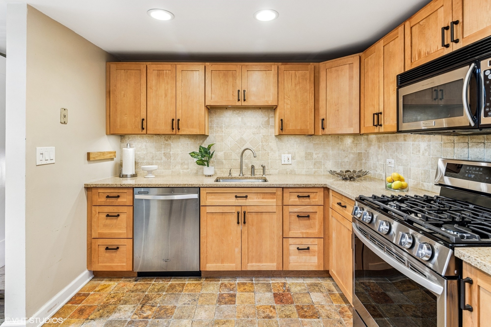 550 W SURF Street Unit: 524