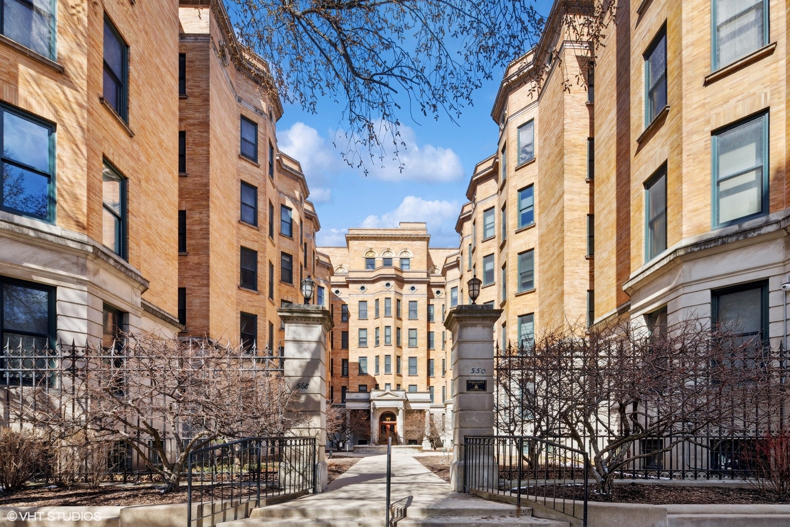 550 W SURF Street Unit: 524