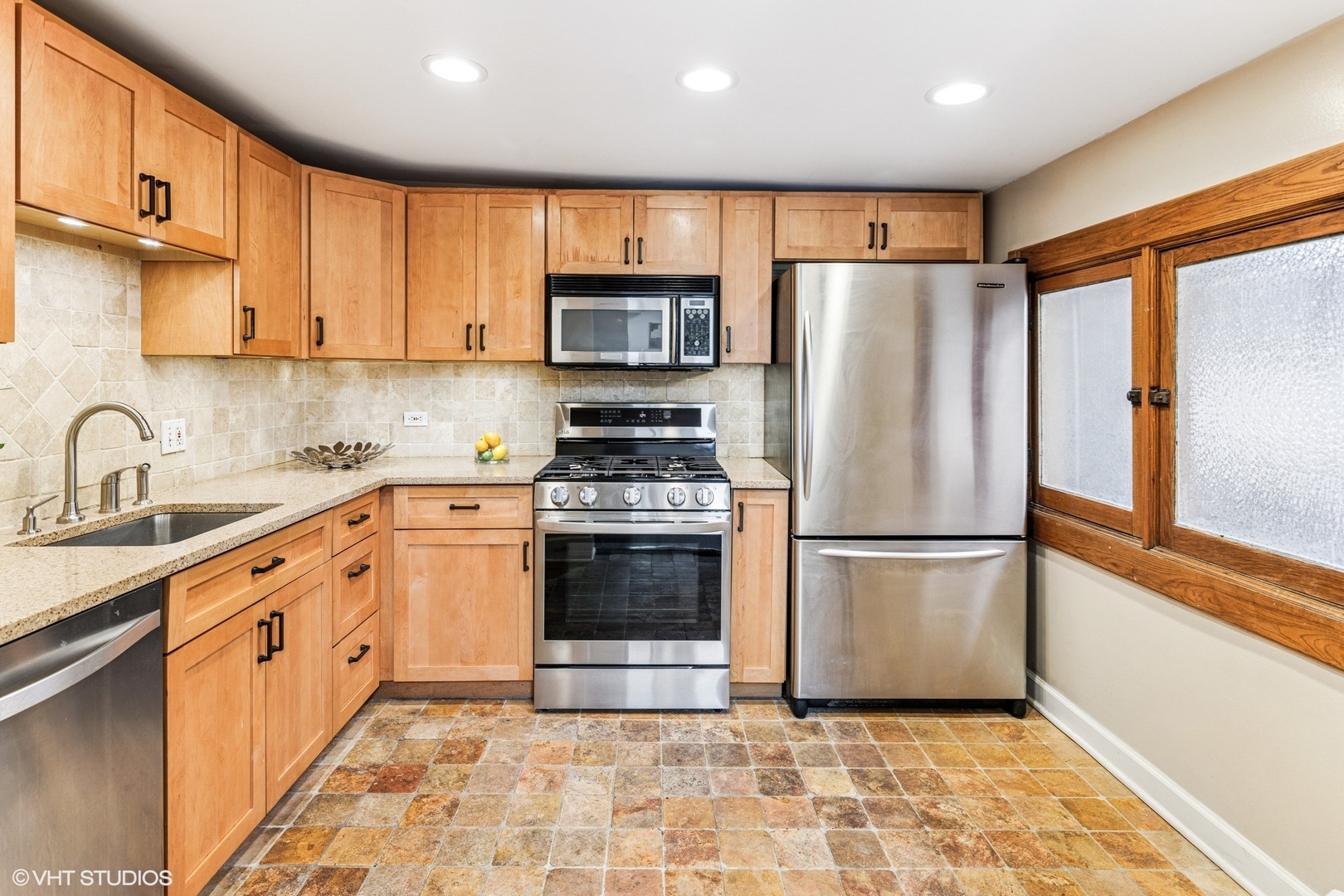 550 W SURF Street Unit: 524