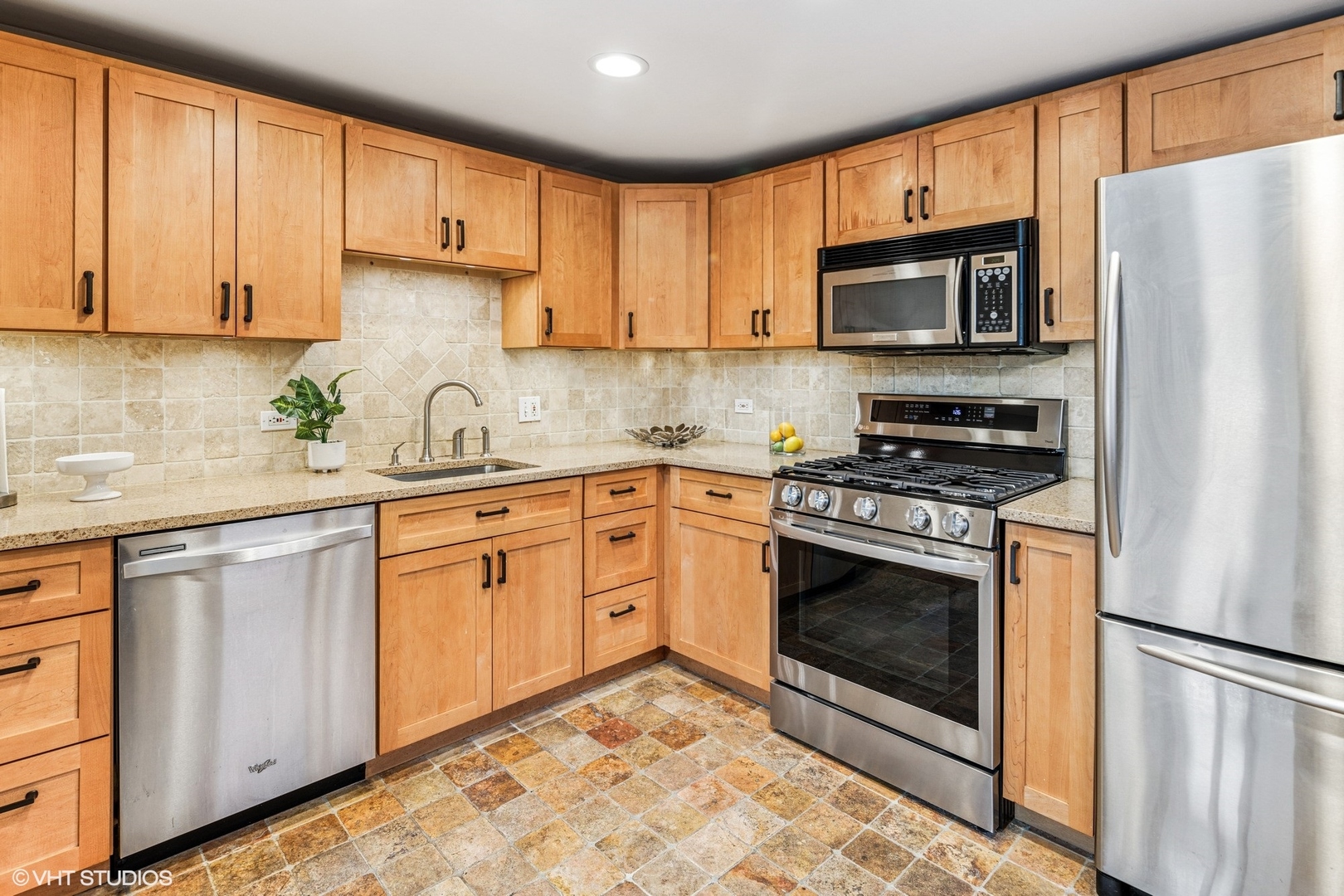 550 W SURF Street Unit: 524