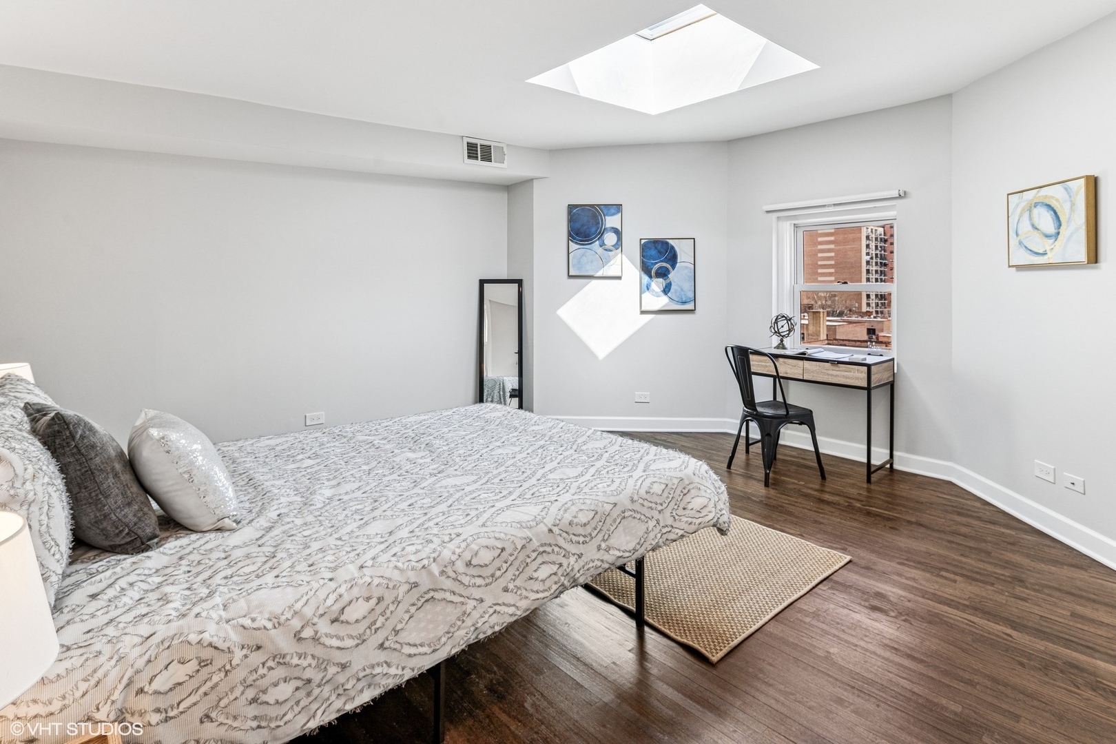 550 W SURF Street Unit: 524