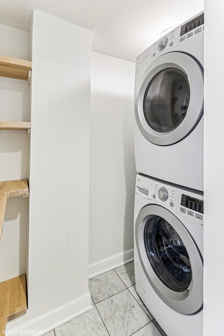 550 W SURF Street Unit: 524