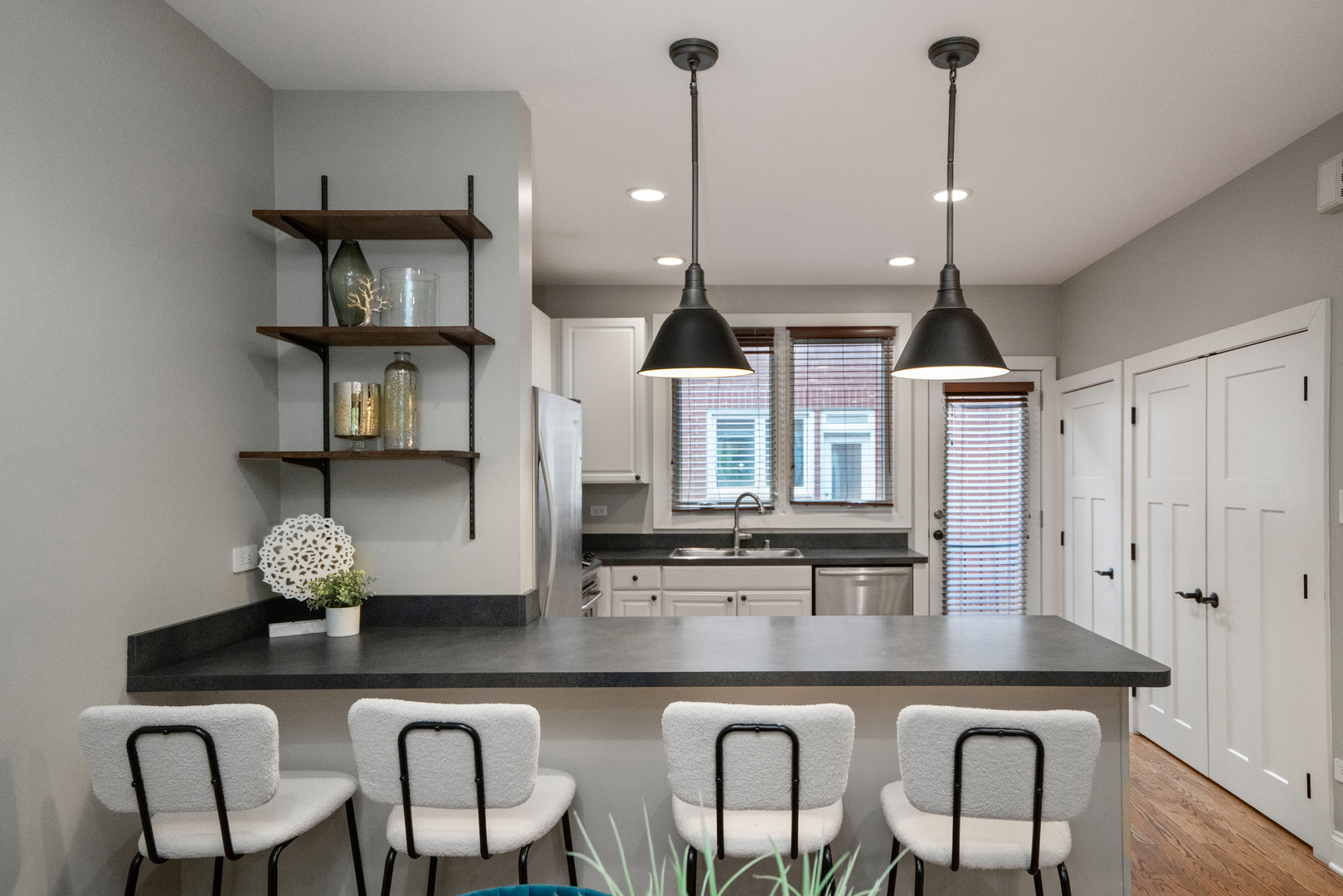 2803 N Wolcott Avenue Unit: D