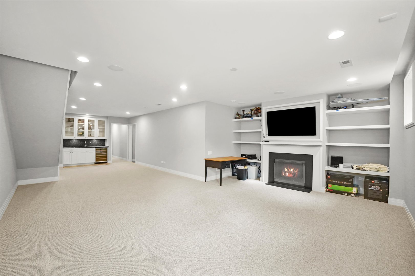 2755 N Lakewood Avenue Unit: 1N