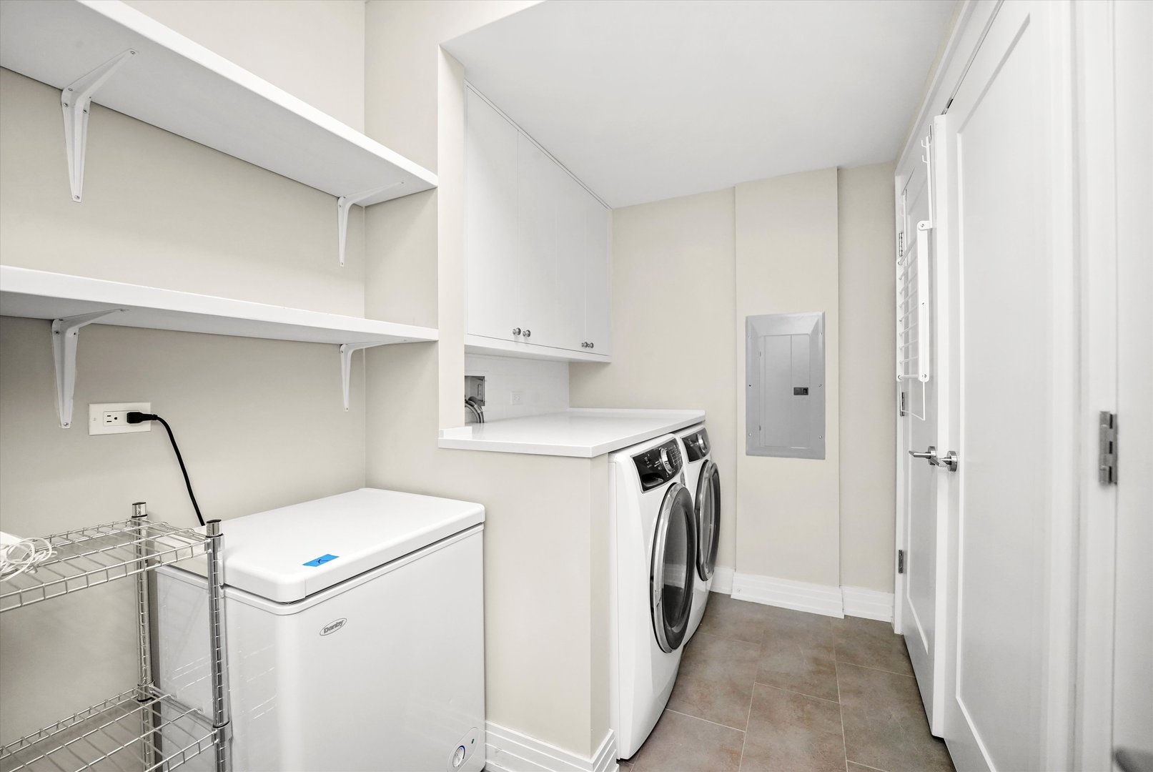 2755 N Lakewood Avenue Unit: 1N