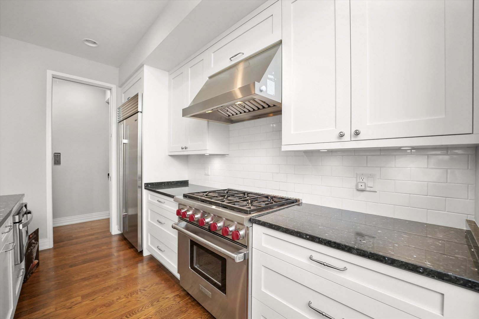 2755 N Lakewood Avenue Unit: 1N