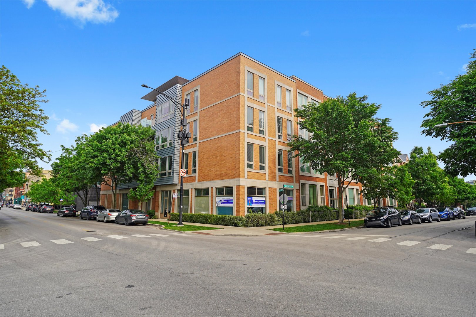 2755 N Lakewood Avenue Unit: 1N
