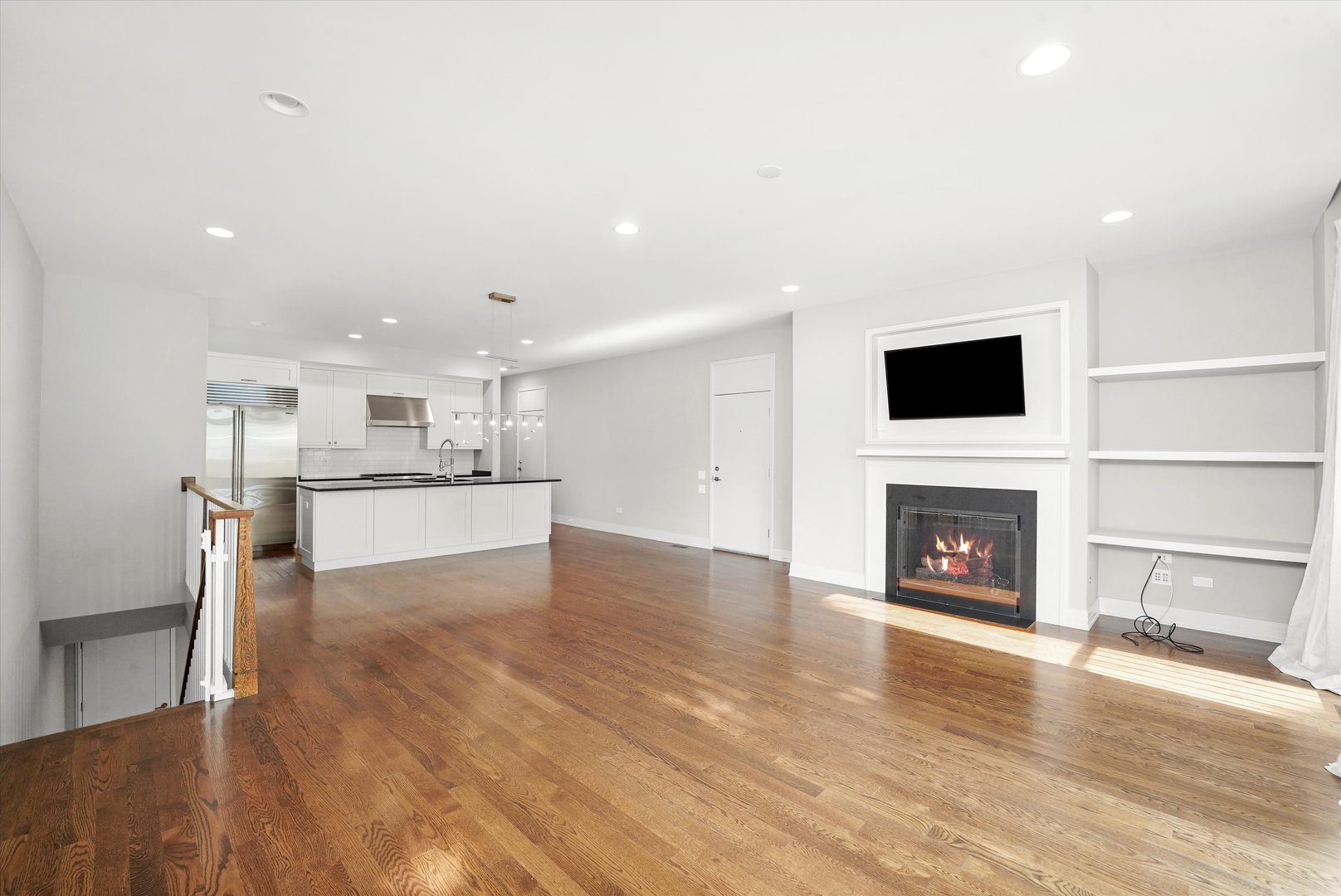 2755 N Lakewood Avenue Unit: 1N