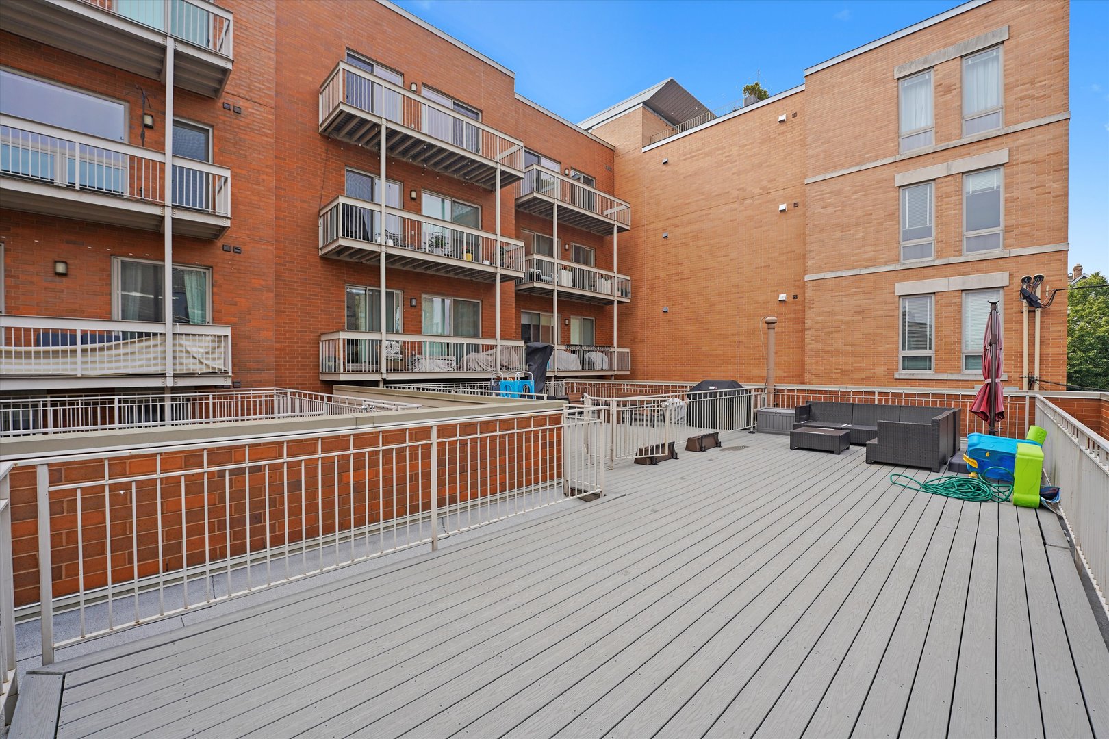 2755 N Lakewood Avenue Unit: 1N