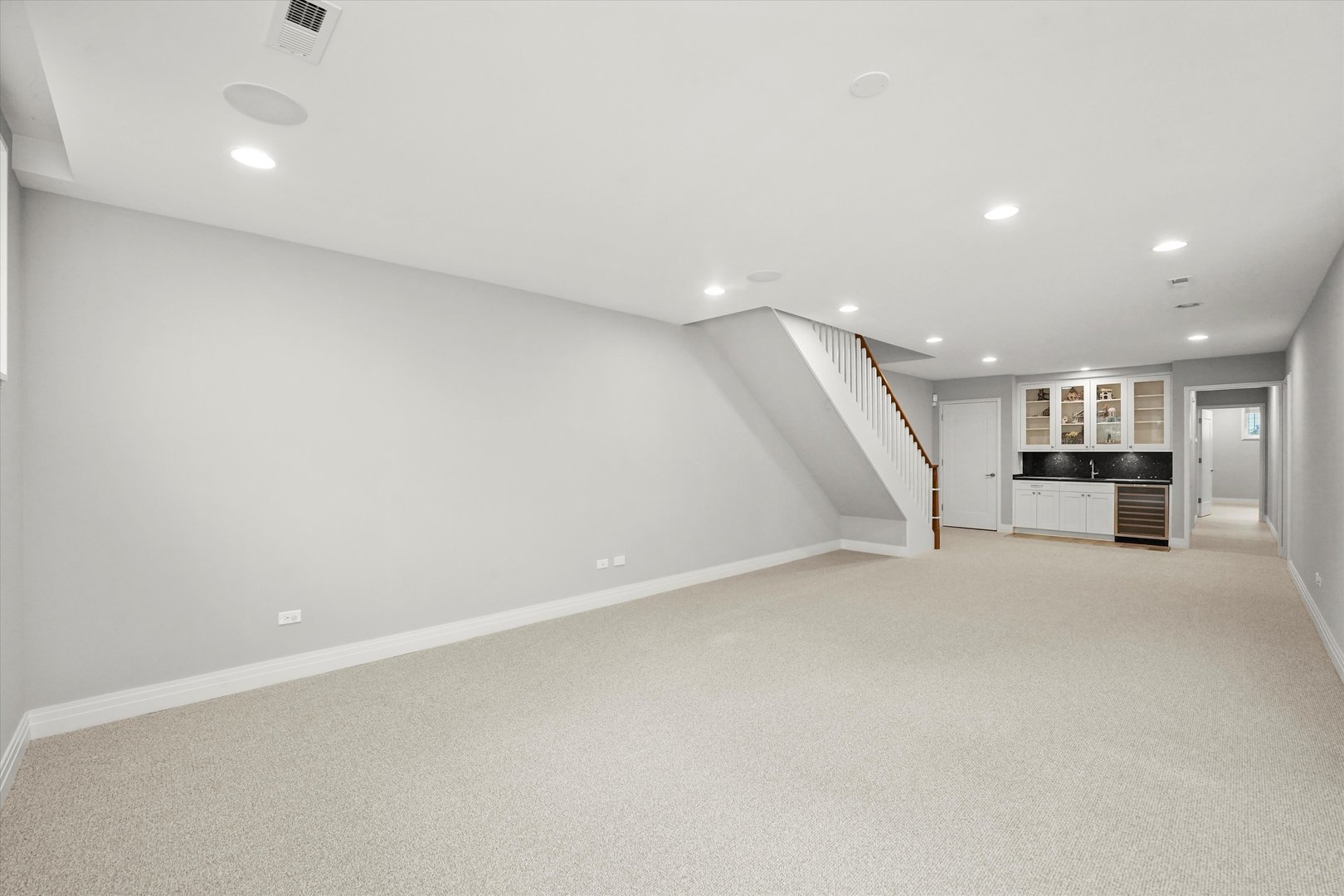2755 N Lakewood Avenue Unit: 1N