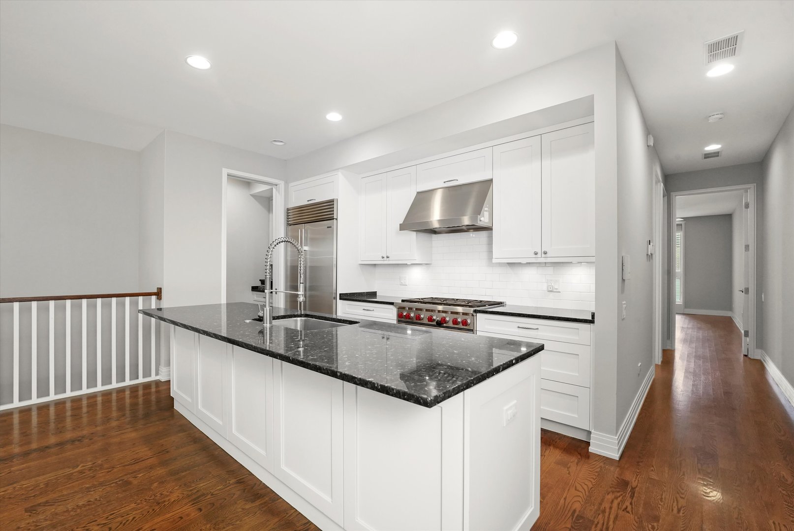 2755 N Lakewood Avenue Unit: 1N