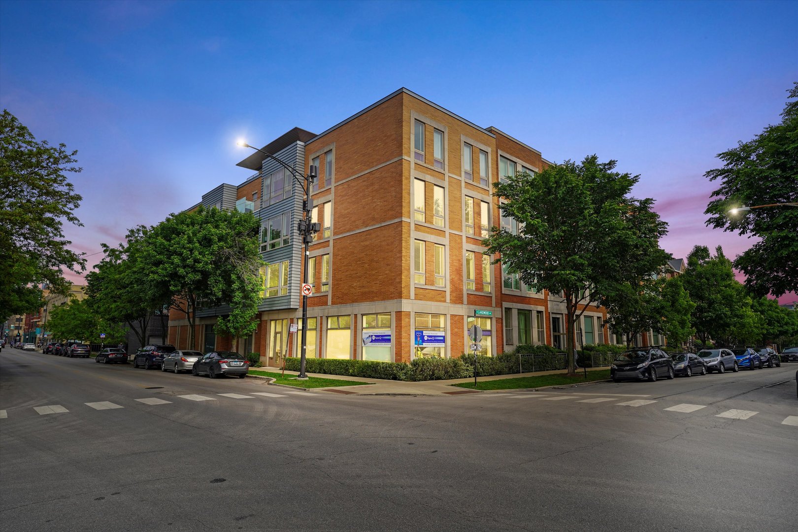 2755 N Lakewood Avenue Unit: 1N