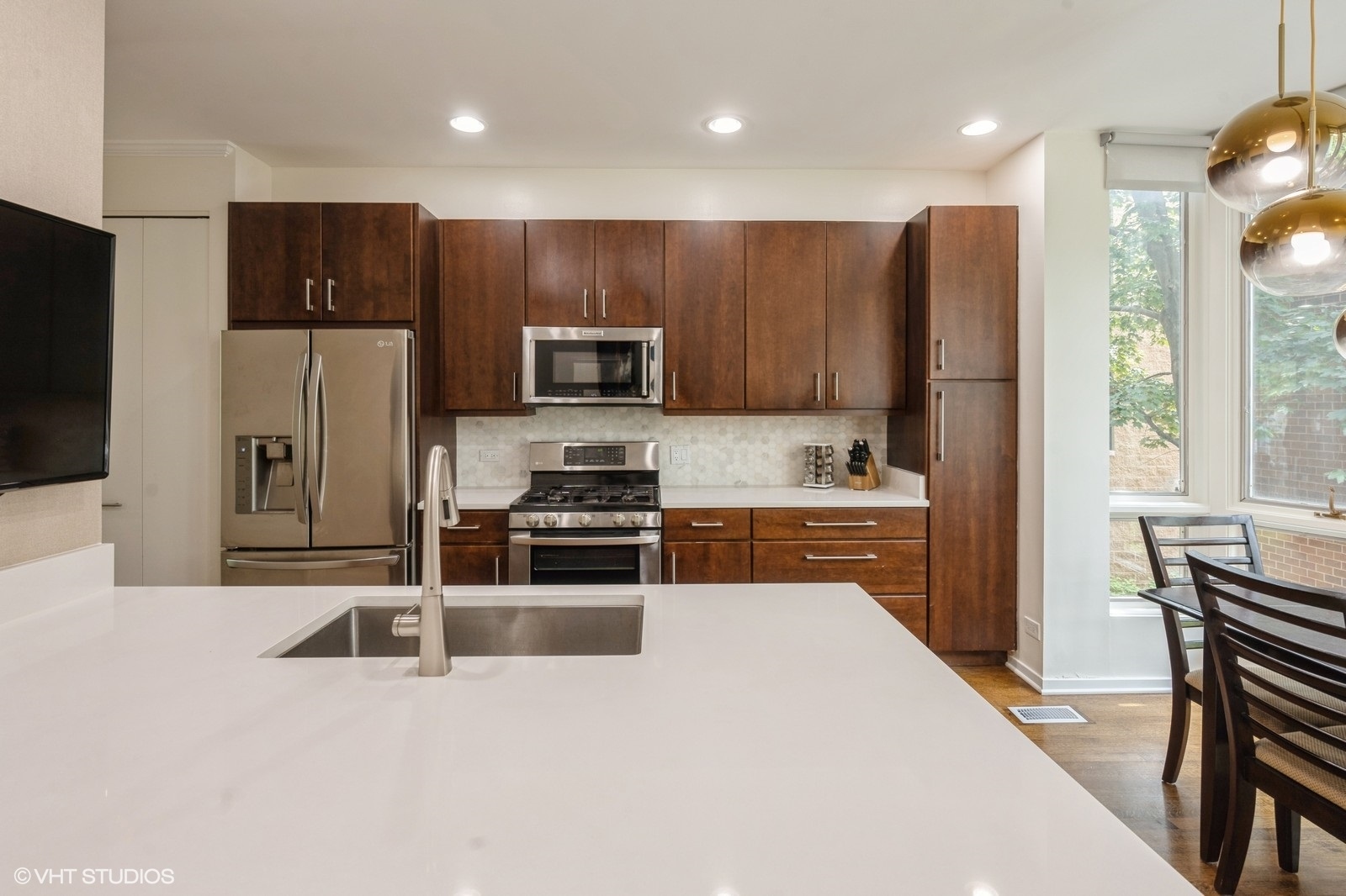 1616 N MOHAWK Street