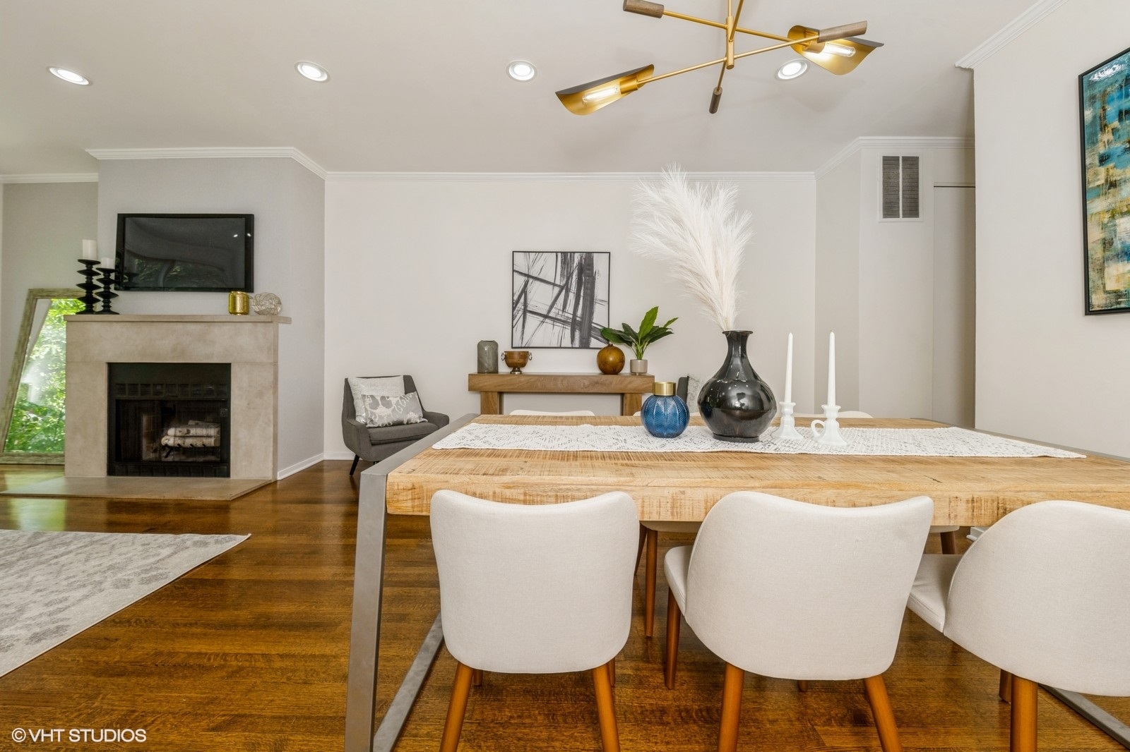 1616 N MOHAWK Street