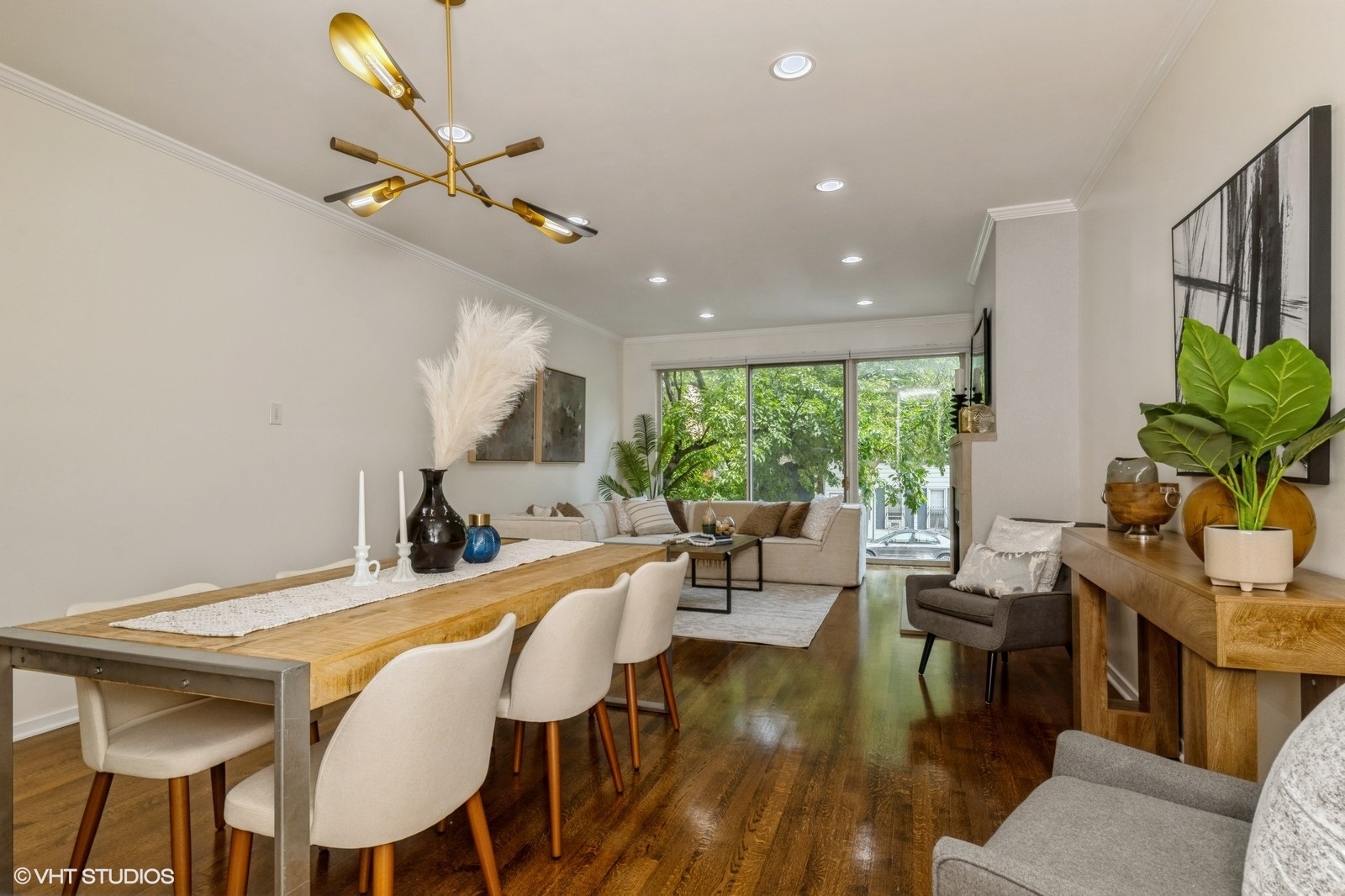 1616 N MOHAWK Street