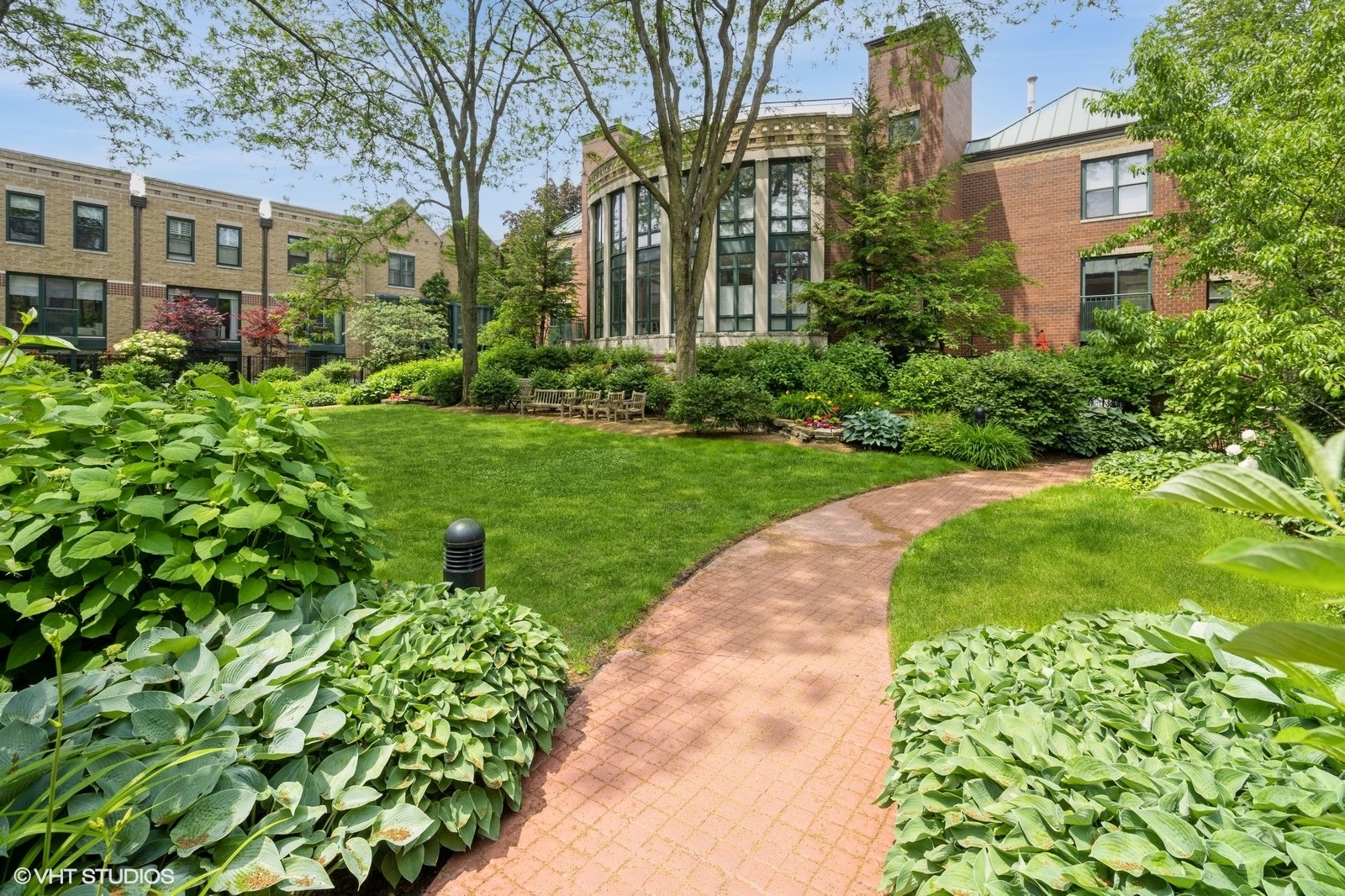 1616 N MOHAWK Street