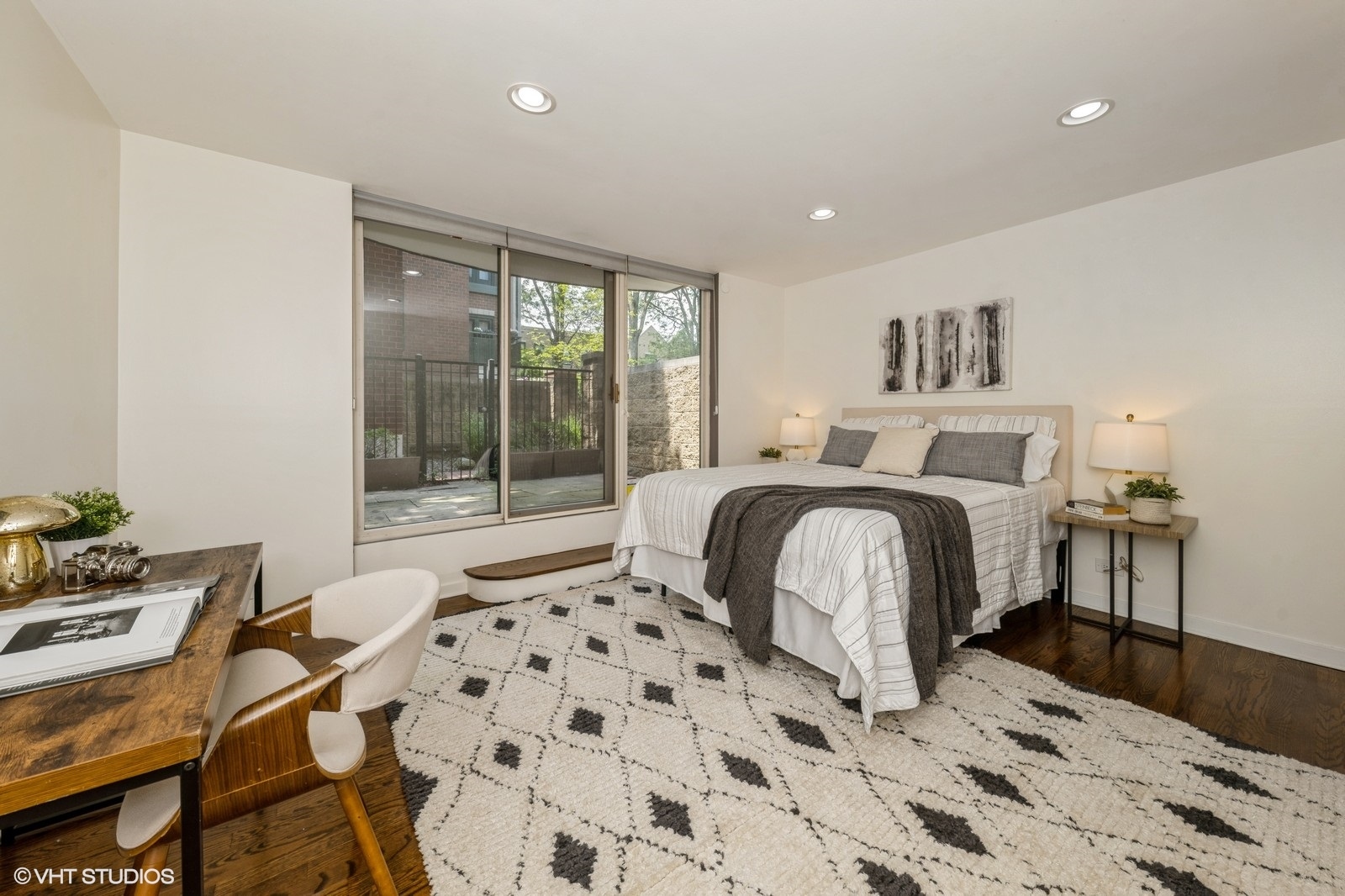 1616 N MOHAWK Street