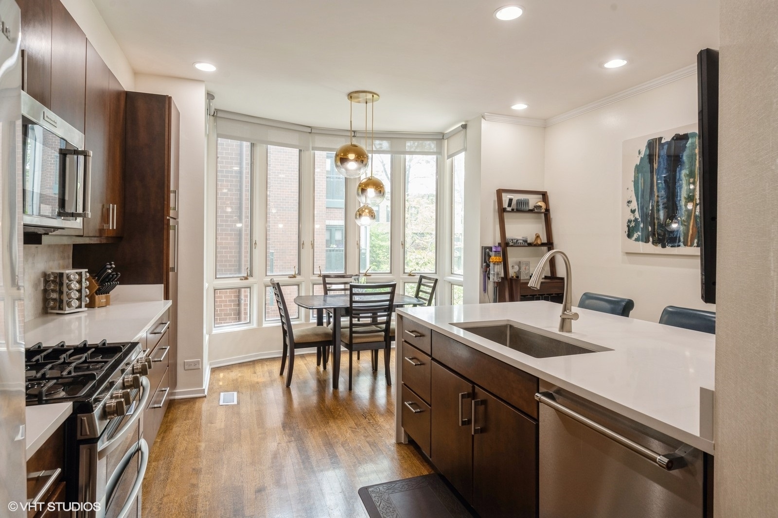 1616 N MOHAWK Street