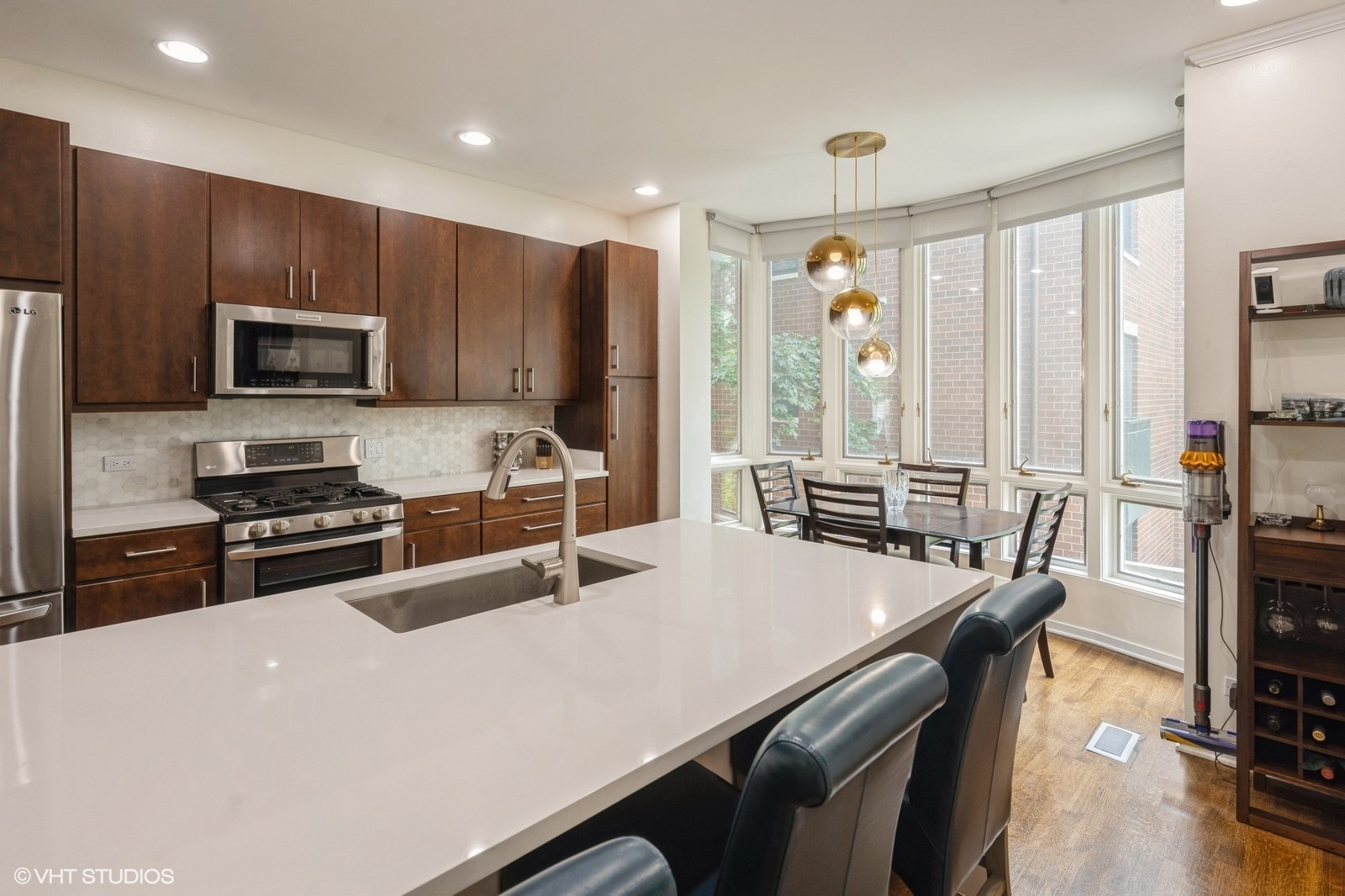 1616 N MOHAWK Street