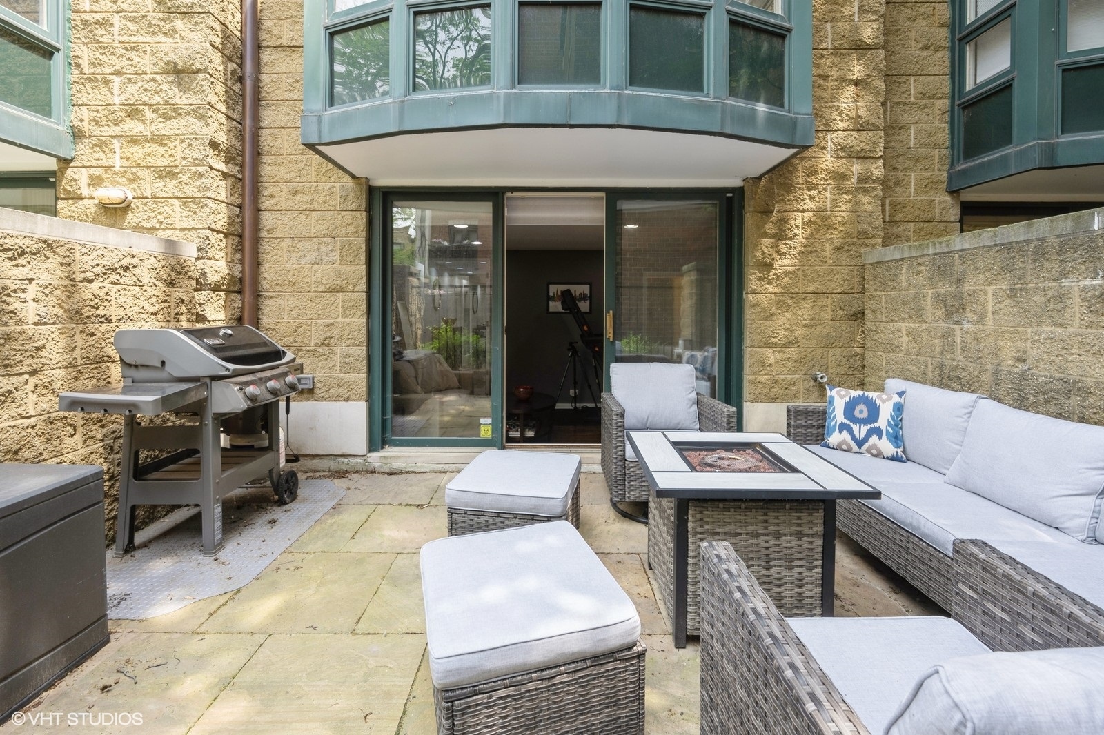 1616 N MOHAWK Street