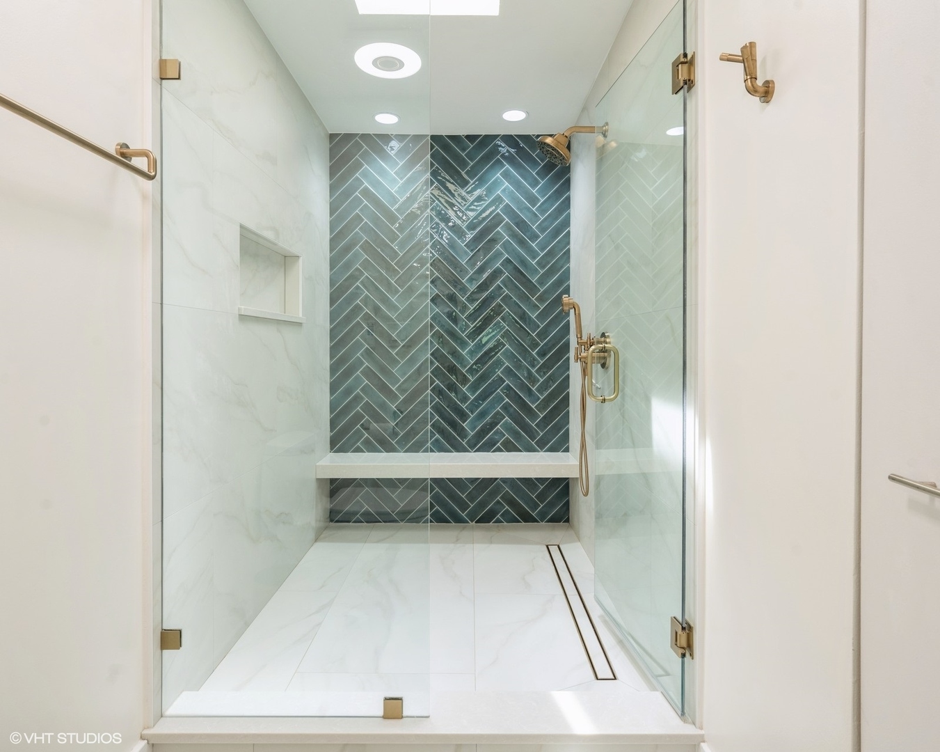 1616 N MOHAWK Street