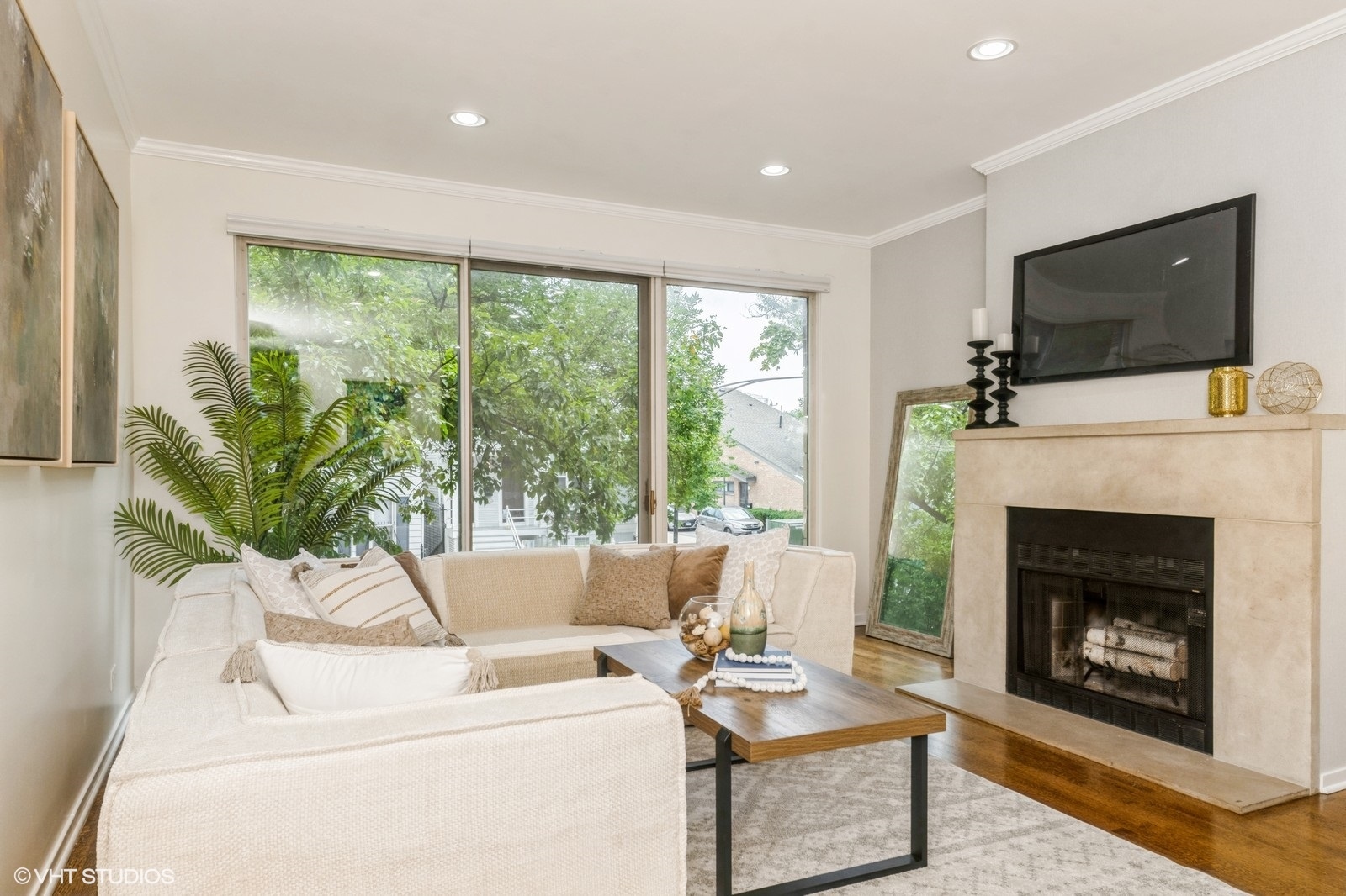 1616 N MOHAWK Street