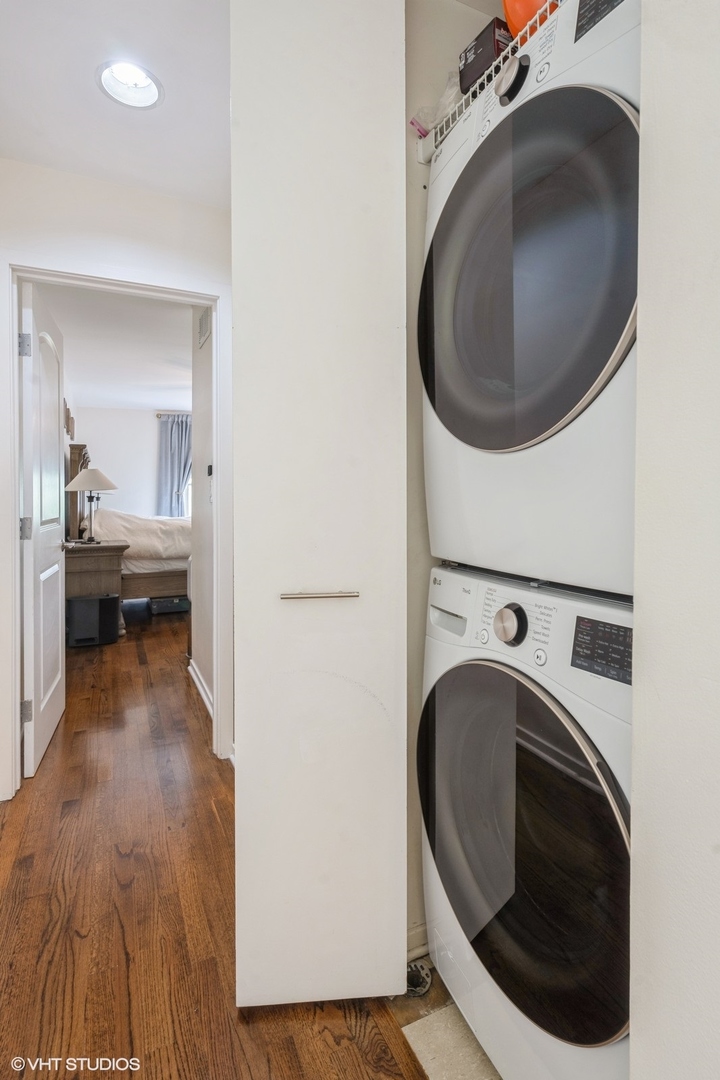 1616 N MOHAWK Street