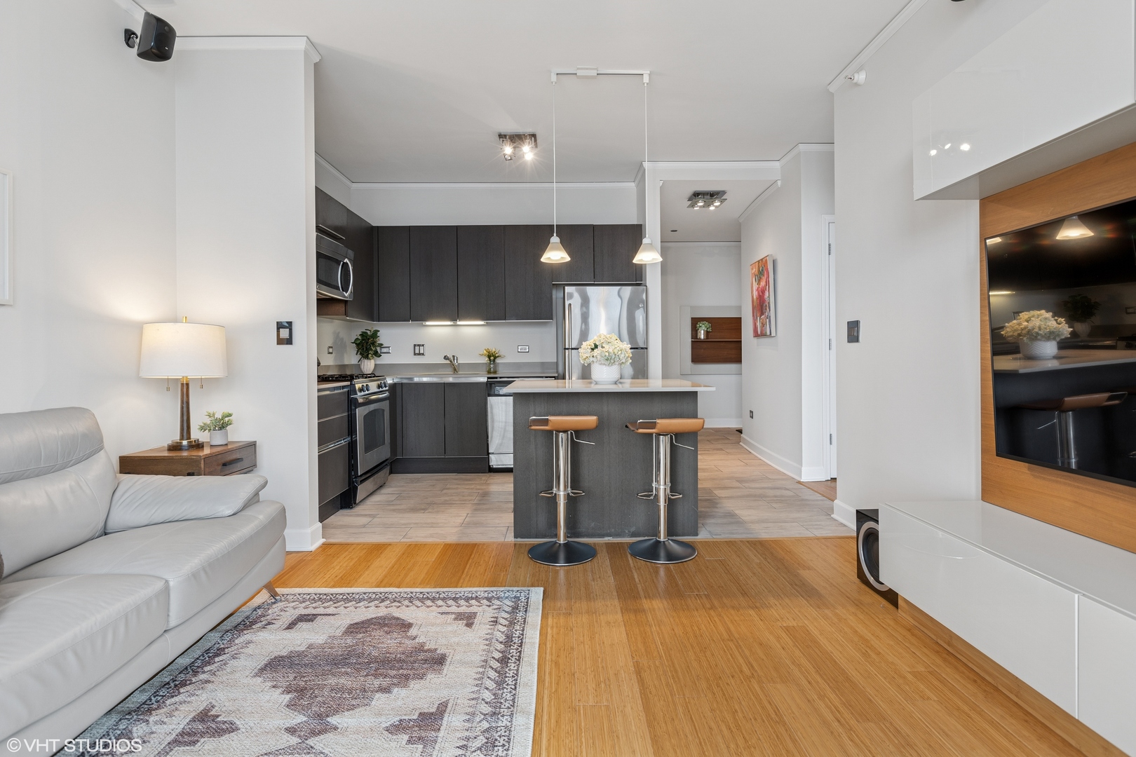 225 N Columbus Drive Unit: 5512