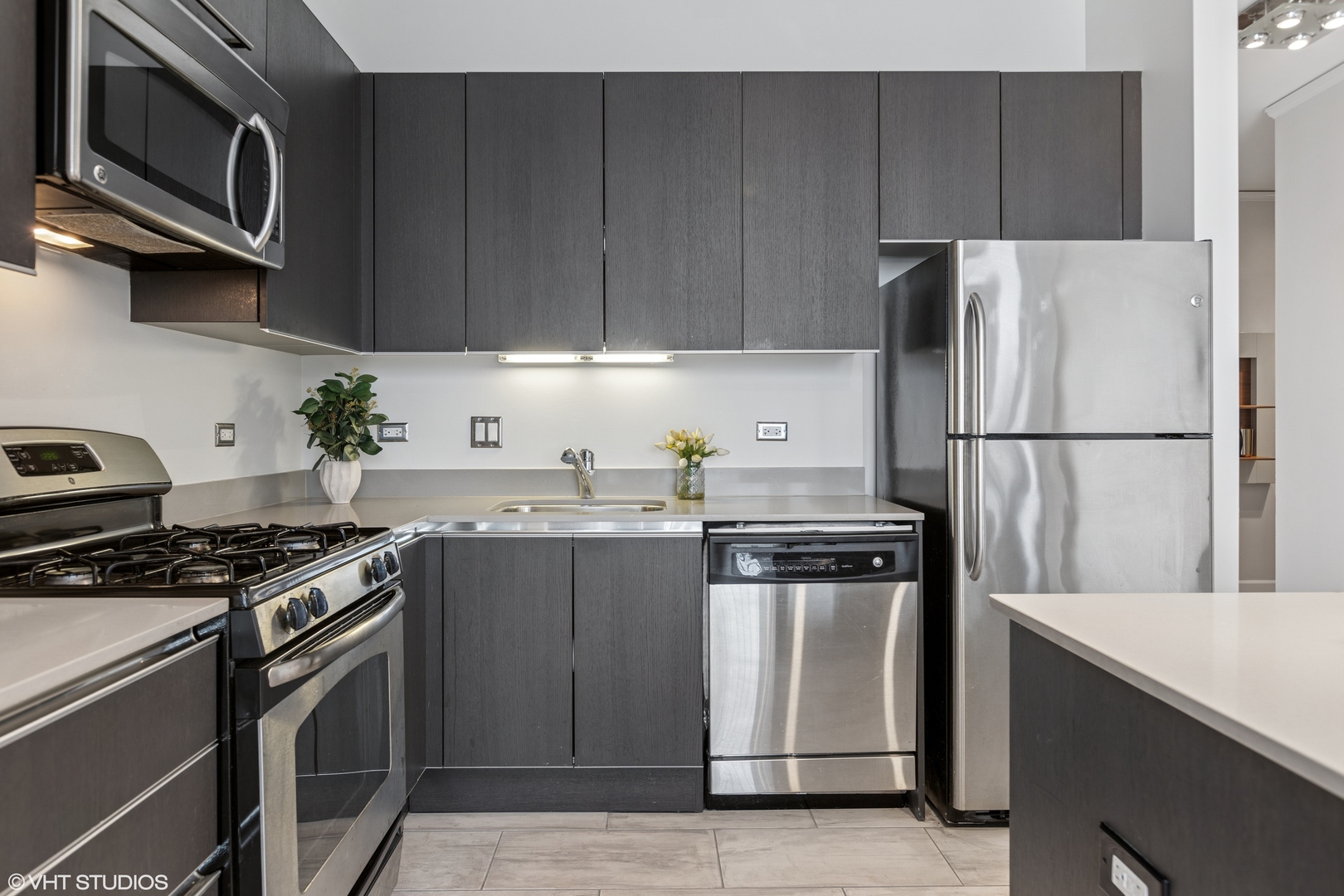 225 N Columbus Drive Unit: 5512