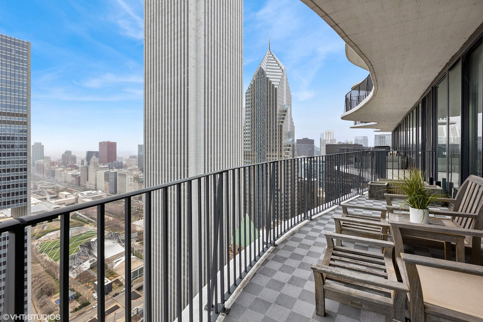 225 N Columbus Drive Unit: 5512