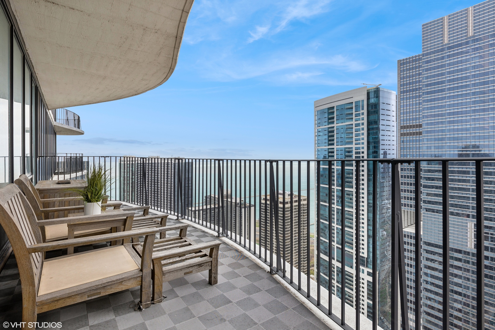 225 N Columbus Drive Unit: 5512