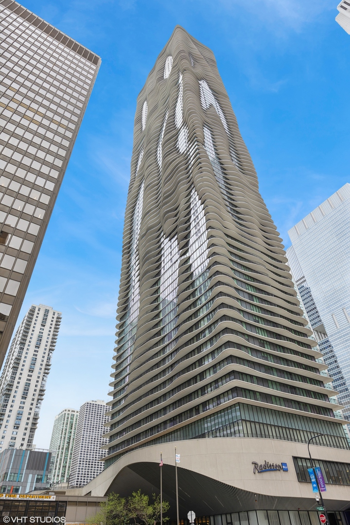 225 N Columbus Drive Unit: 5512