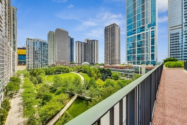 225 N Columbus Drive Unit: 5512