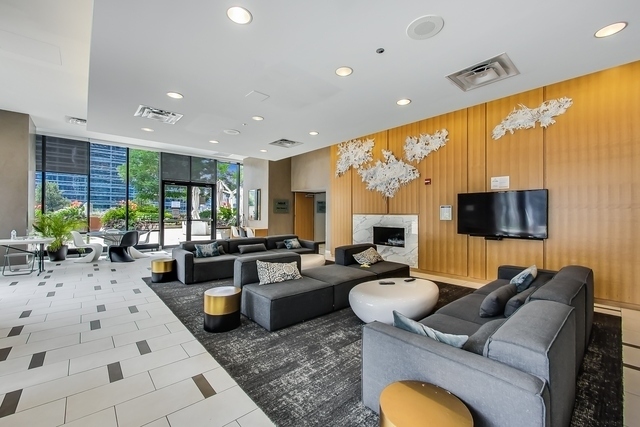 225 N Columbus Drive Unit: 5512