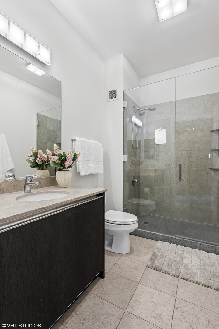 225 N Columbus Drive Unit: 5512