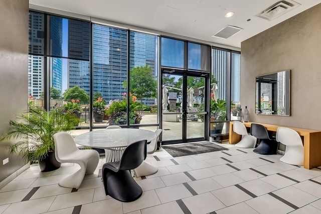 225 N Columbus Drive Unit: 5512