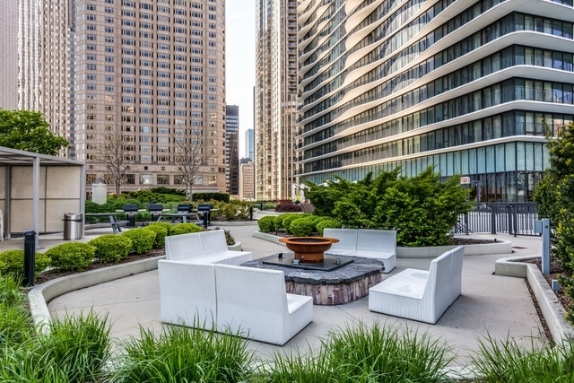 225 N Columbus Drive Unit: 5512