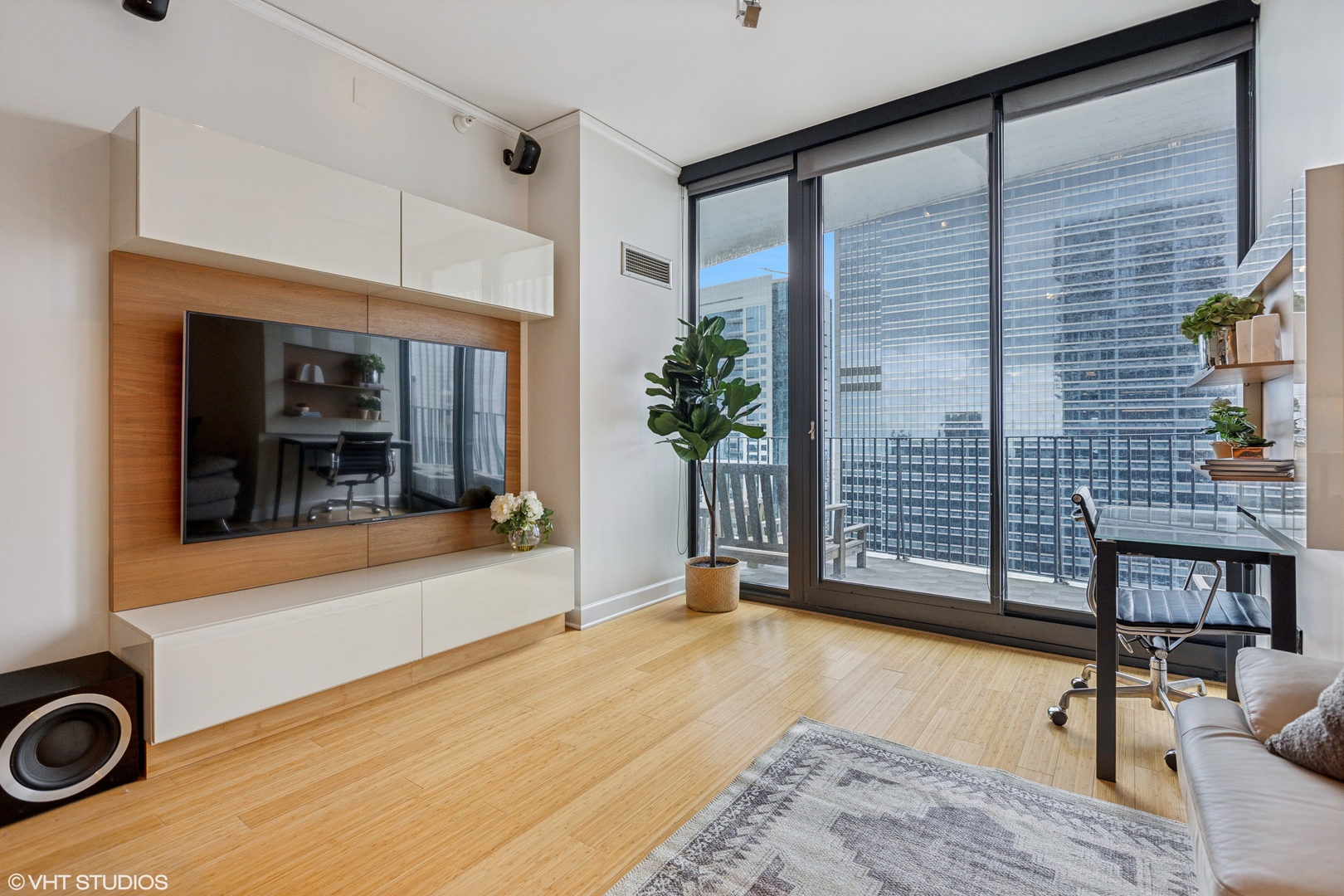 225 N Columbus Drive Unit: 5512