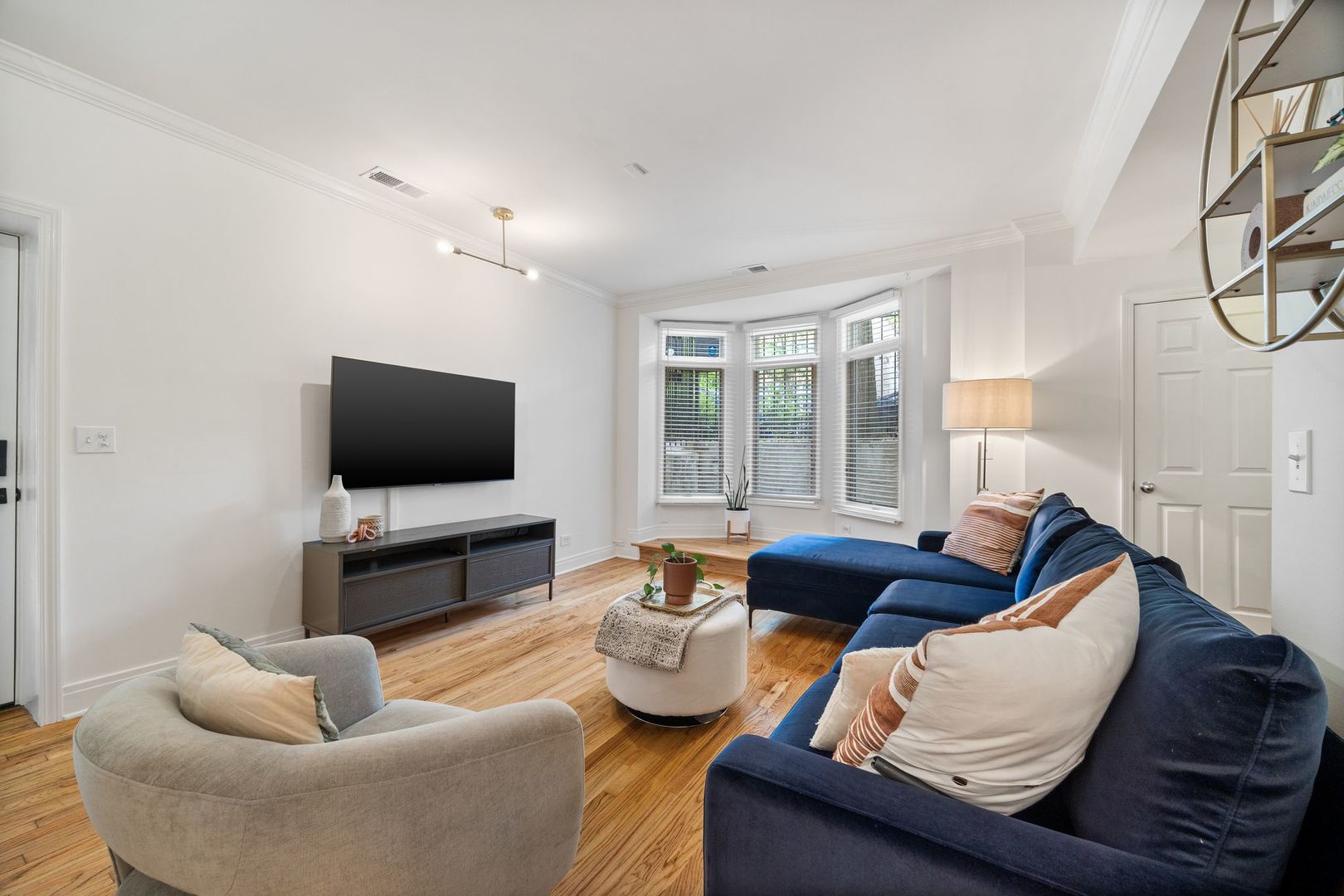 1443 N Mohawk Street Unit: 1