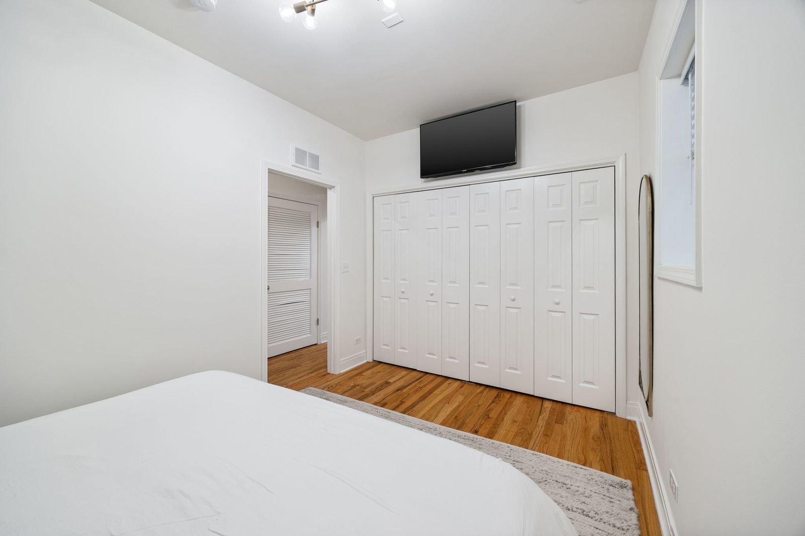 1443 N Mohawk Street Unit: 1