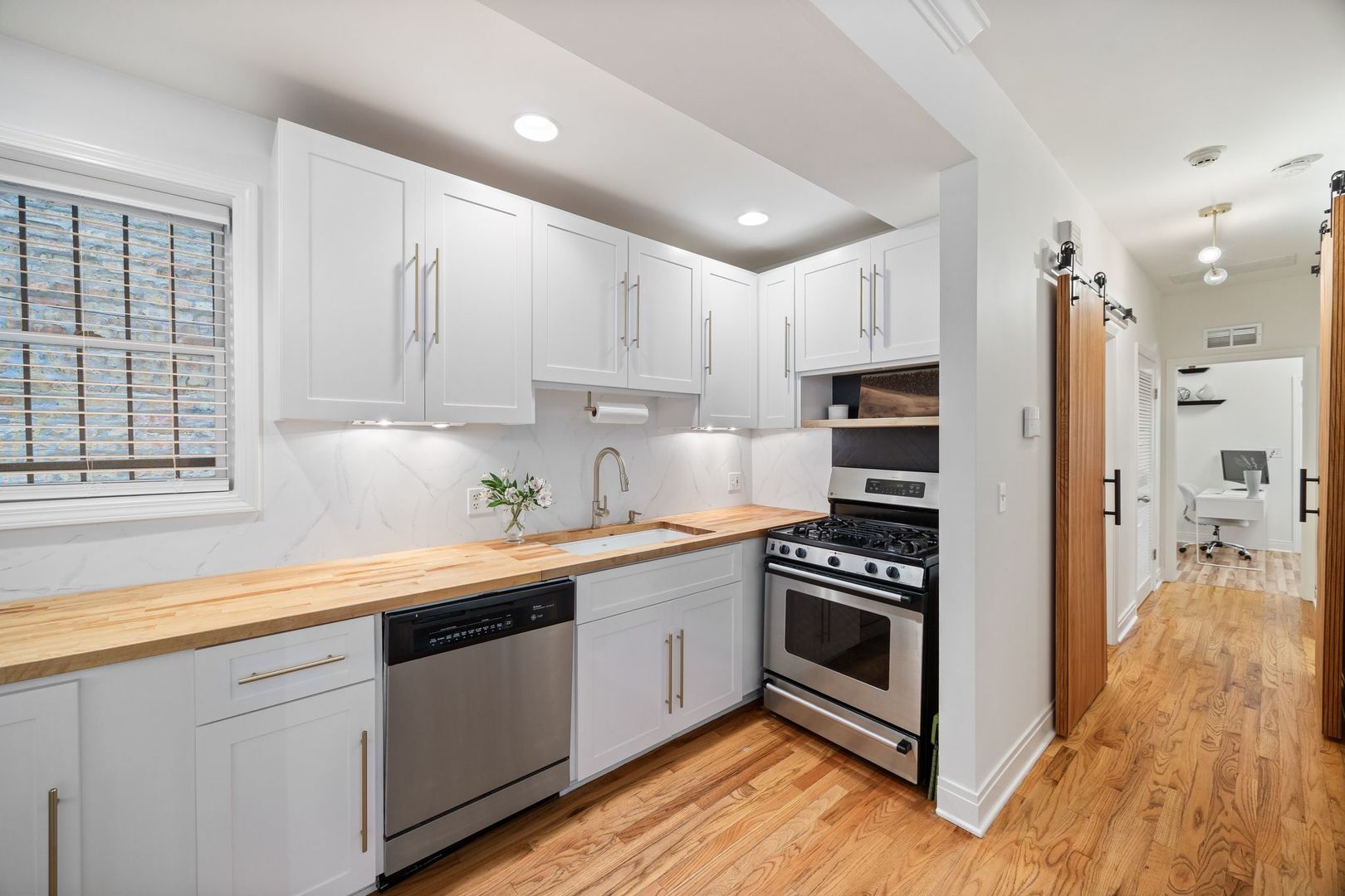 1443 N Mohawk Street Unit: 1