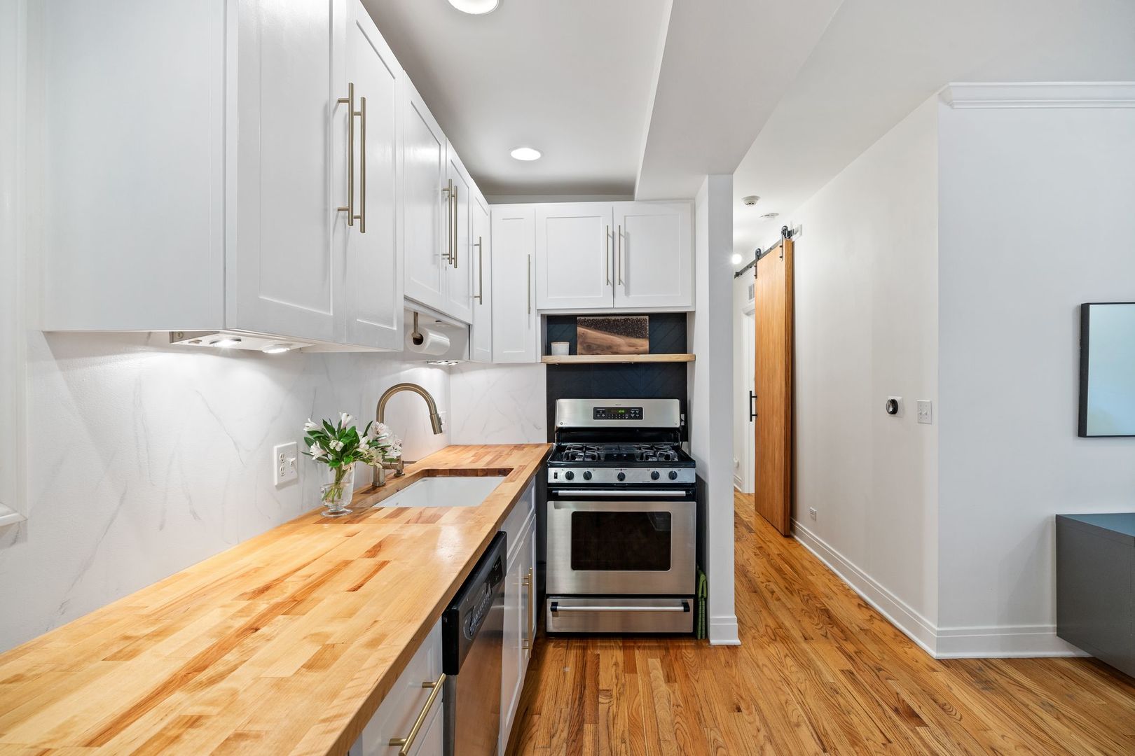 1443 N Mohawk Street Unit: 1