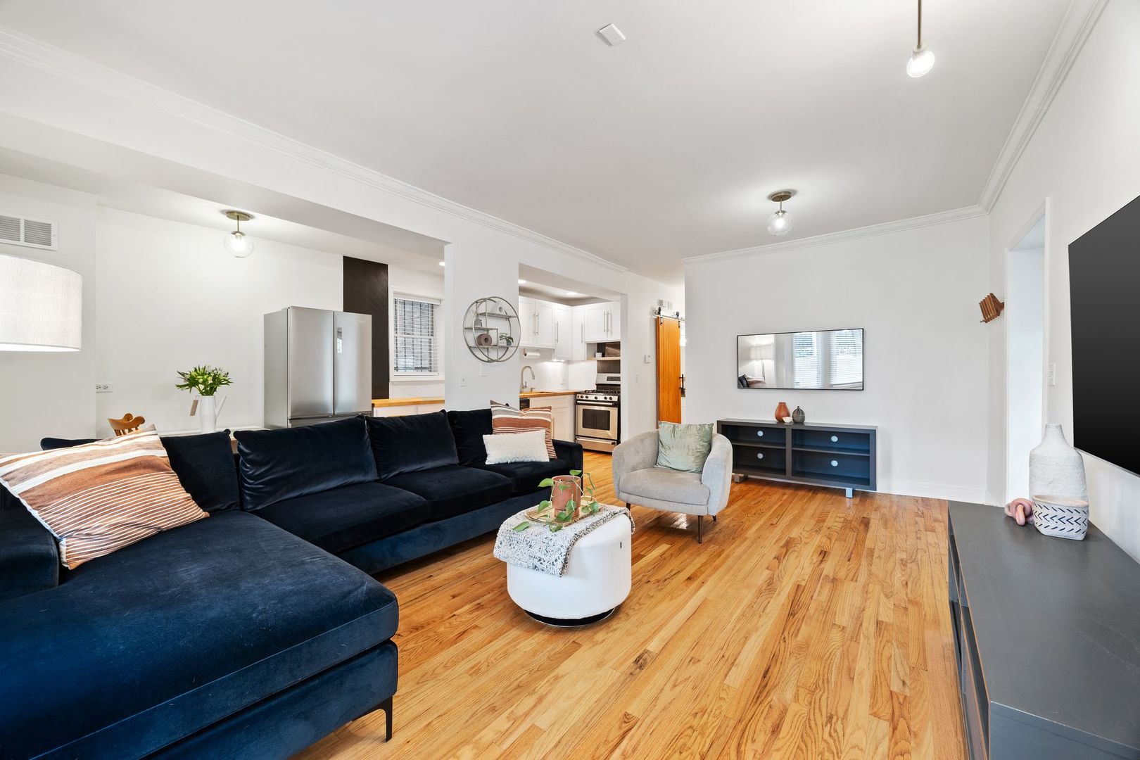 1443 N Mohawk Street Unit: 1