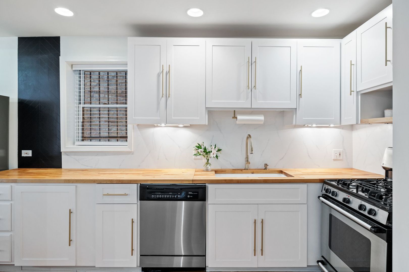 1443 N Mohawk Street Unit: 1