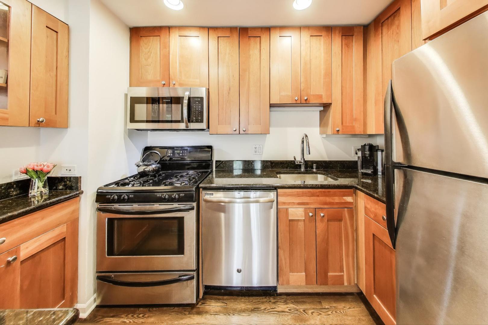 2067 N Larrabee Street