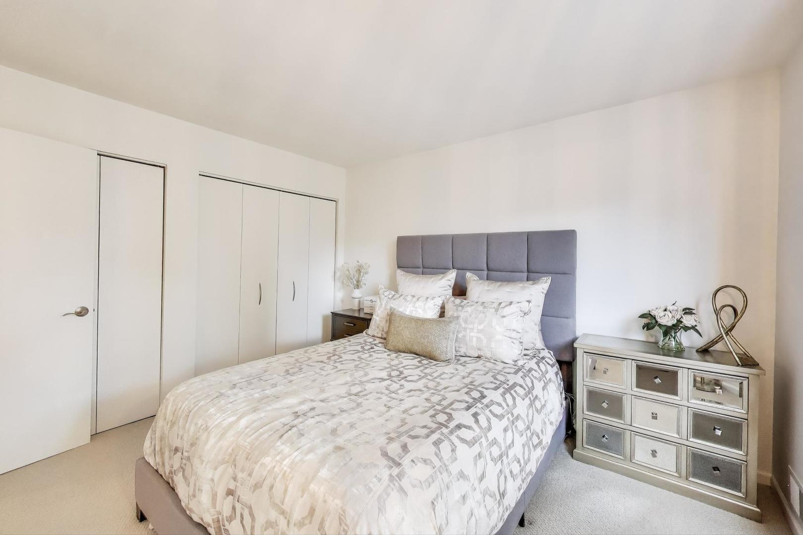 2067 N Larrabee Street